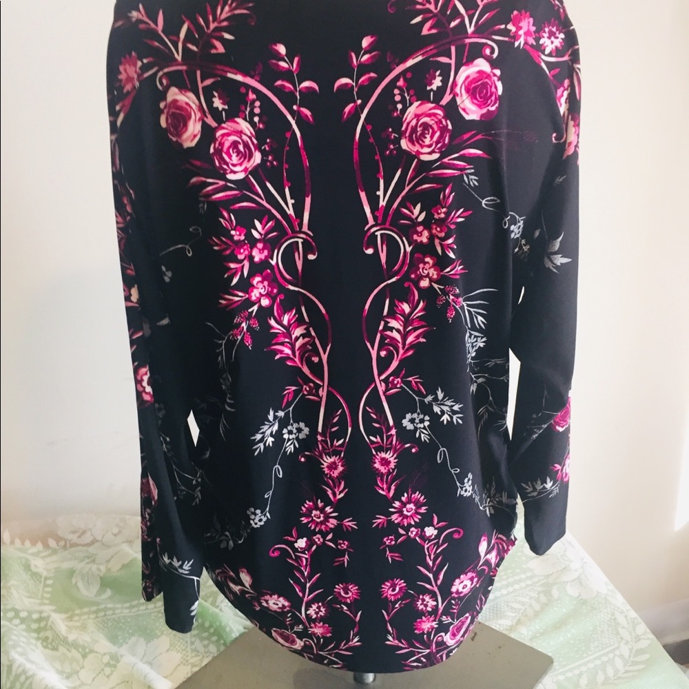Lady’s blouse - Picture 2 of 8